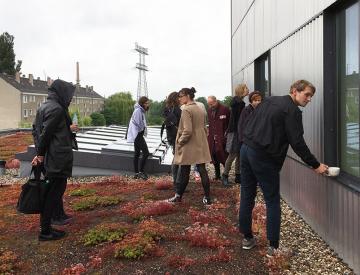 9 Künstler der Ausstellung auf dem Dach der Weissensee Kunsthochschule Berlin